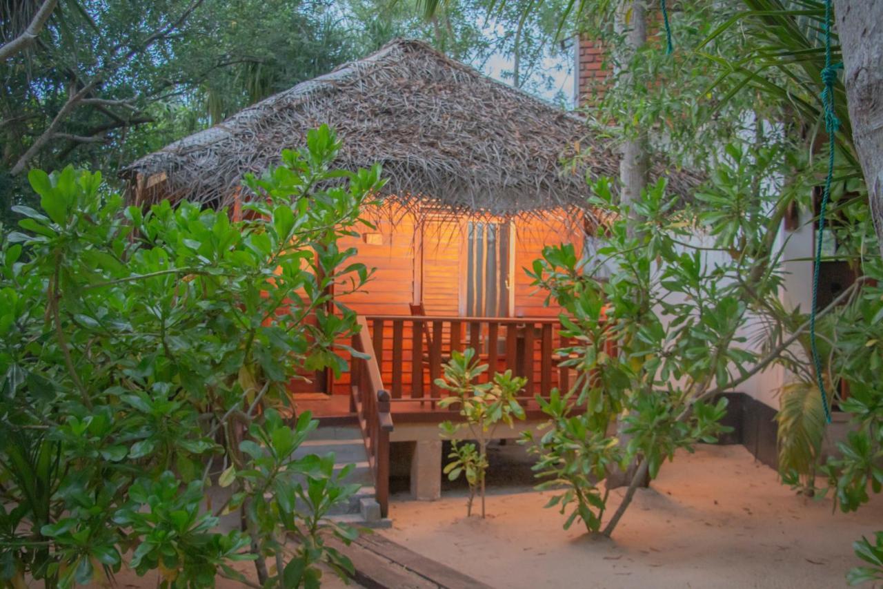Ganesh Garden Beach Cabanas Tangalle Exterior photo